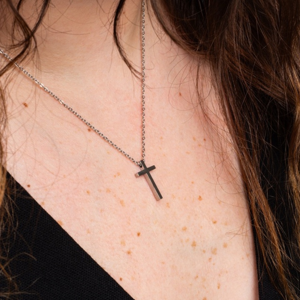 Elegant Classic Cross Pendant Necklace. Stainless Steel.